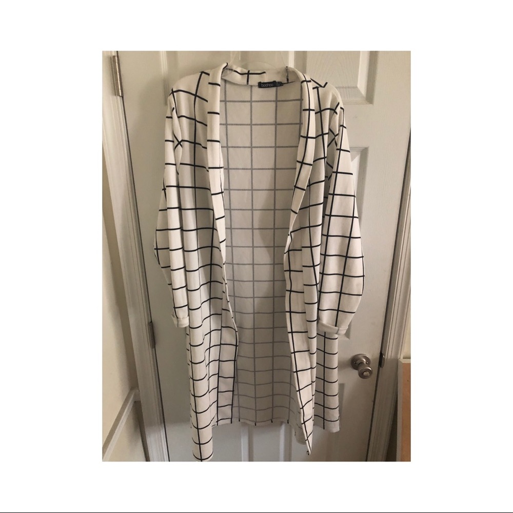 Boohoo, white and black boxes print blazer